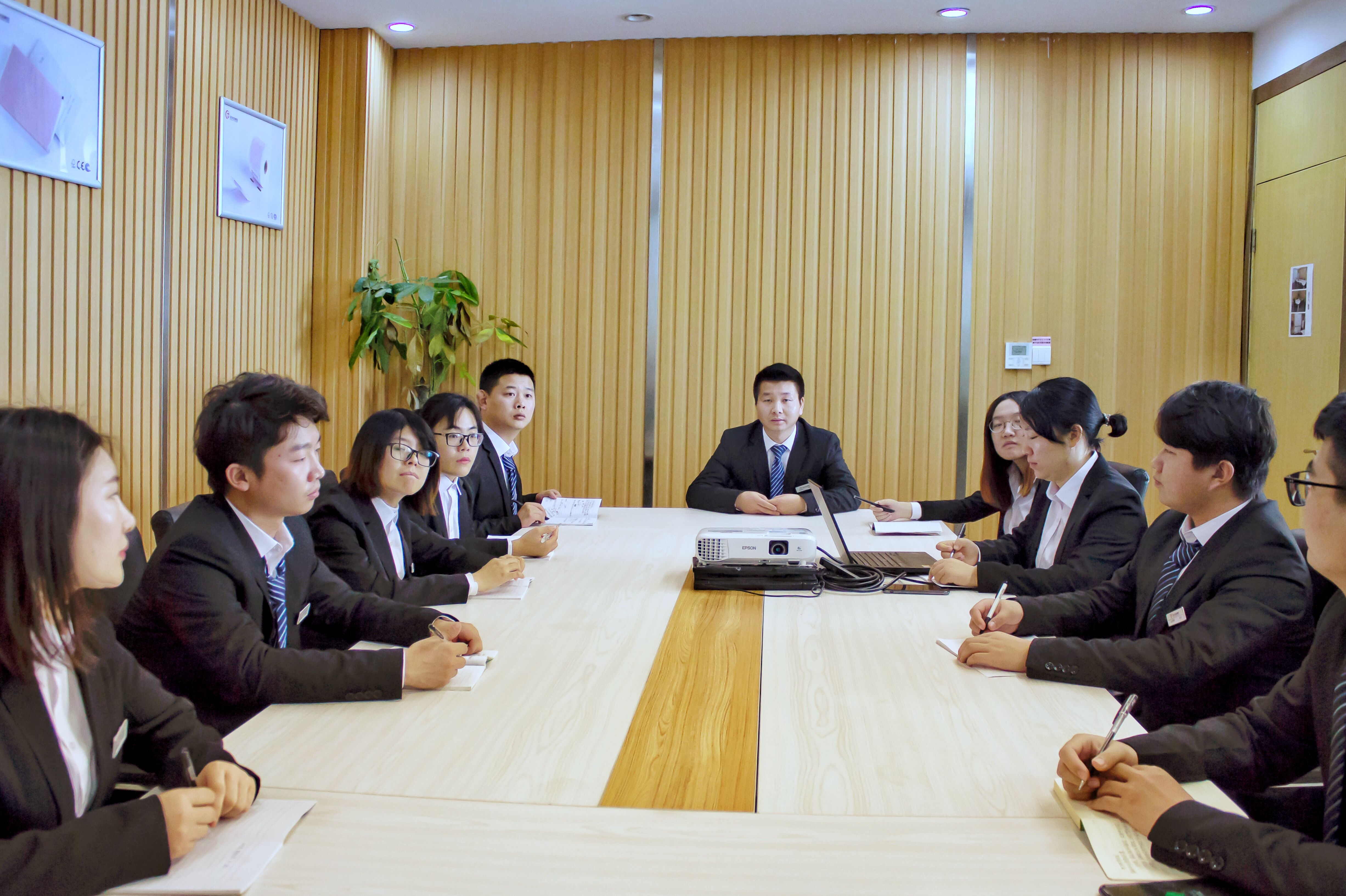 hjc888黄金城-深厚技术班底 实力研创